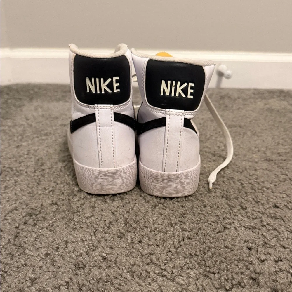 Women’s Nike Blazers - Picture 3 of 3